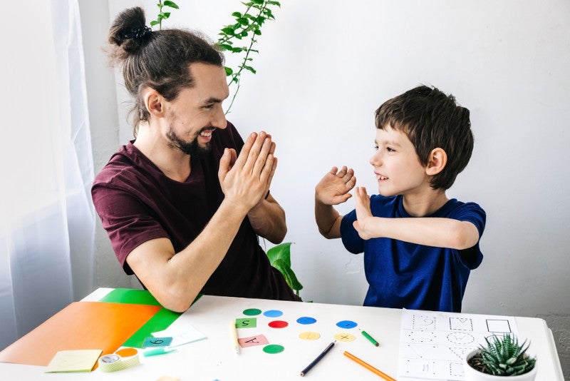 An SLP helping a child with speaking difficulties